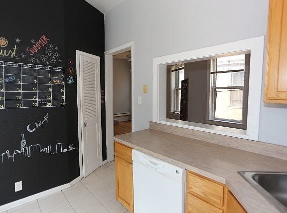 2nd image of 1216 N Dearborn St #B4