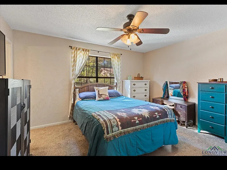 208 Driftwood St — Photo 6