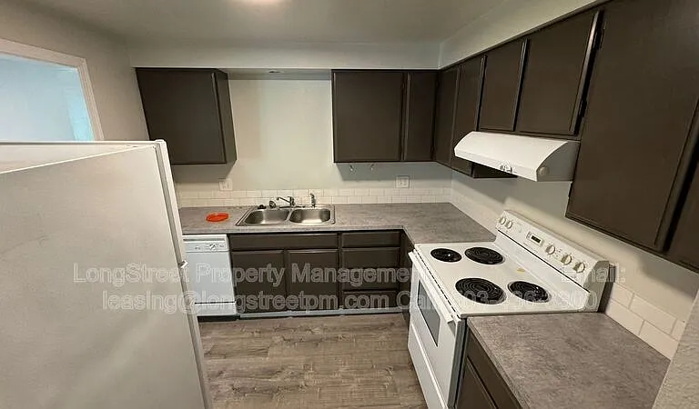 329 SW 10th St #4 — Photo 9