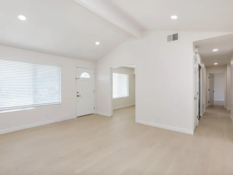 2015 Autumntree Ct — Photo 2