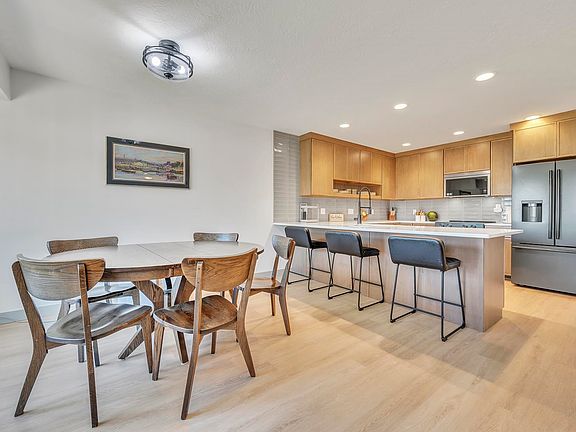 3rd image of 301 30th St