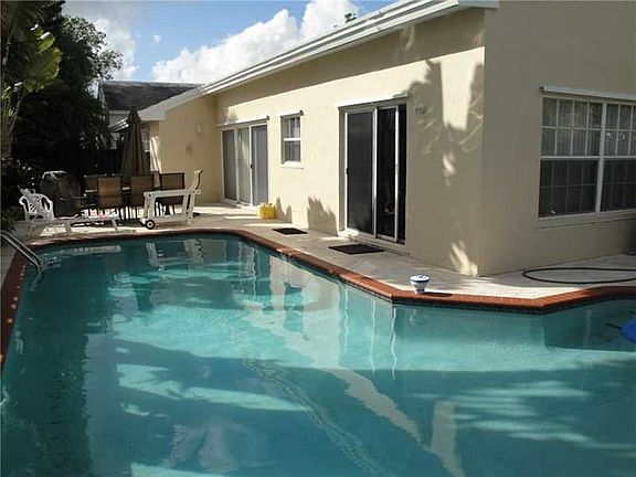 2nd image of 6011 SW 115th Ave