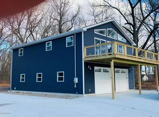 1985 Cooper Lndg, Quincy, MI 49082