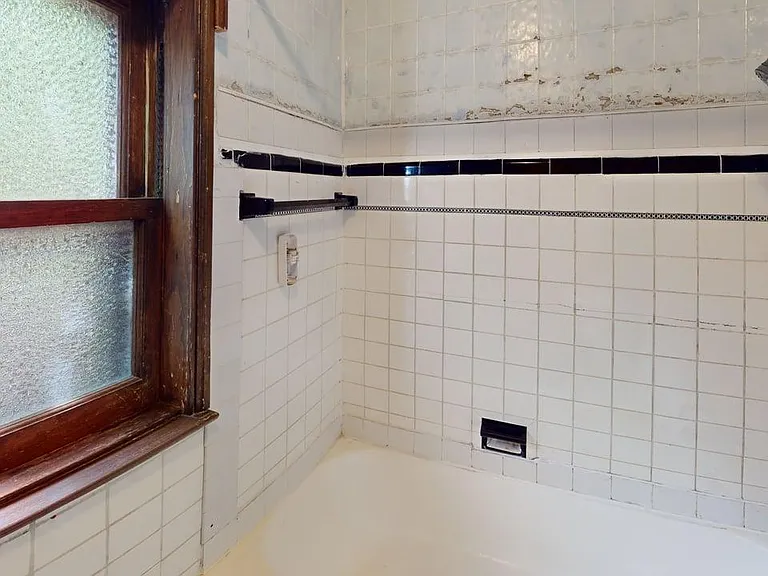 1052 Baldwin Ave — Photo 6