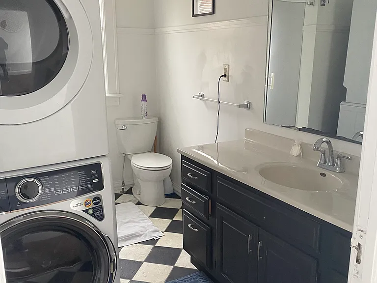 209 E Navarre St #D — Photo 2