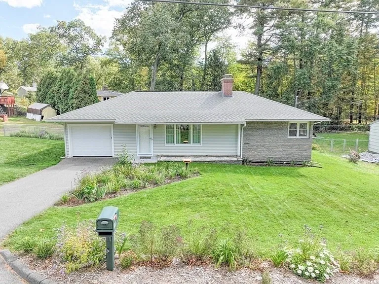 611 Amherst Rd — Photo 1