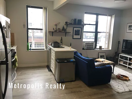Rented by Metropolis International Realty Inc. | media 2