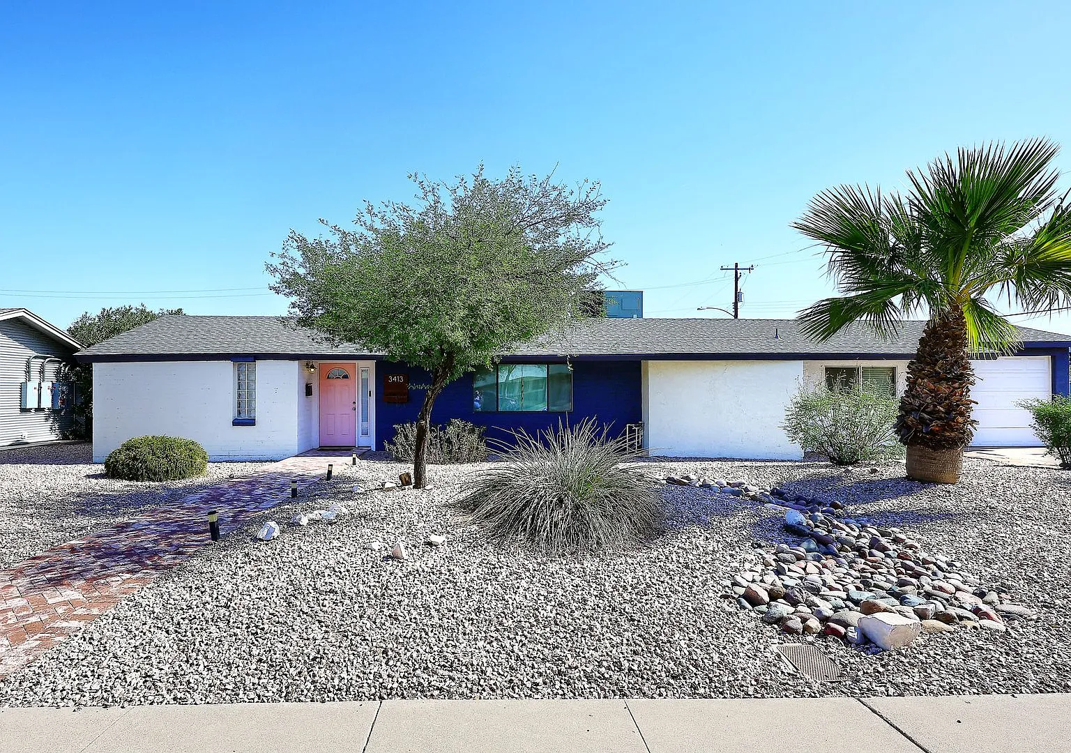 Fully Furnished Remodeled 4 Bedroom / 4 Bathroom Home with spacious back yard & pool in Central P... — Photo 2