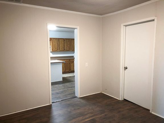 3rd image of 524 W Hughes St