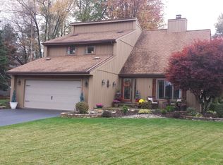 1 Goldfinch Ct, Amherst, NY 14228