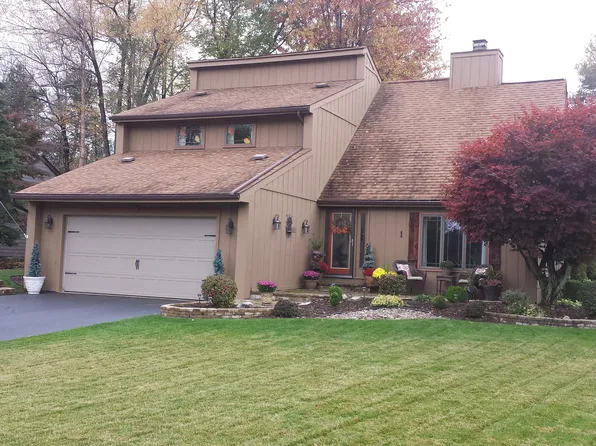 1 Goldfinch Ct, Amherst, NY 14228