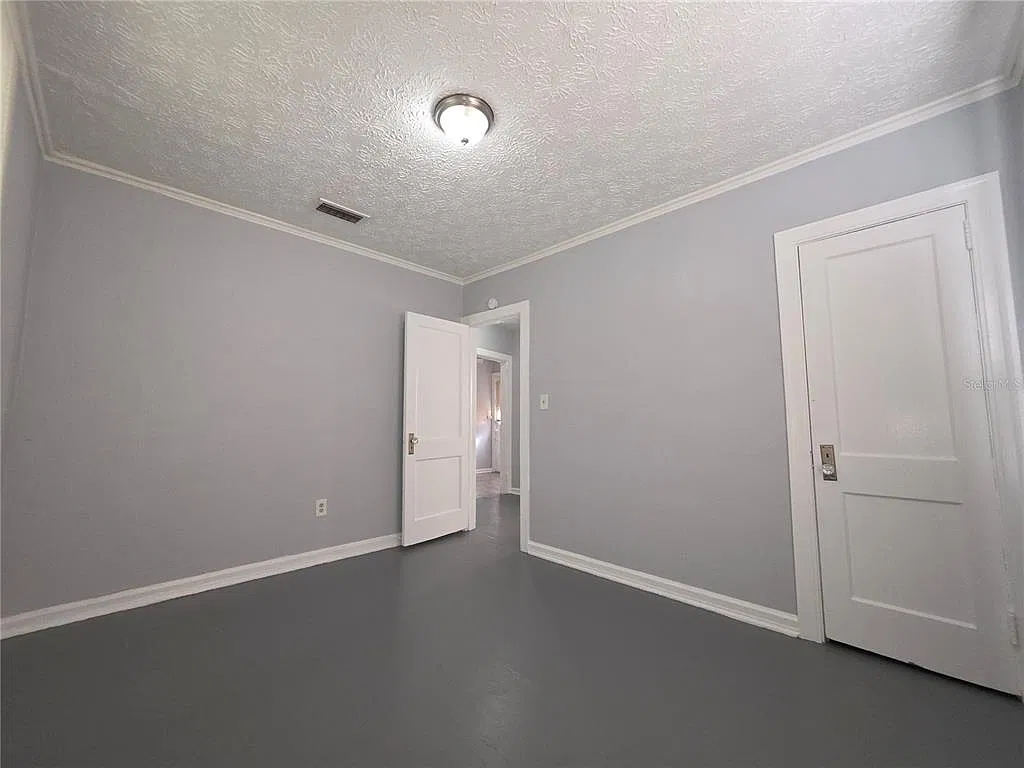 2 bed, 1.0 bath, 869 sqft, $1,065 — Photo 4