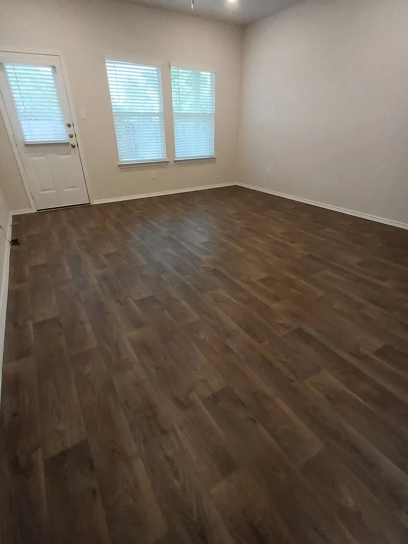 Charming 3-Bedroom, 2.5-Bath Home with Downstairs Primary in Stoney Creek Subdivision — Photo 4