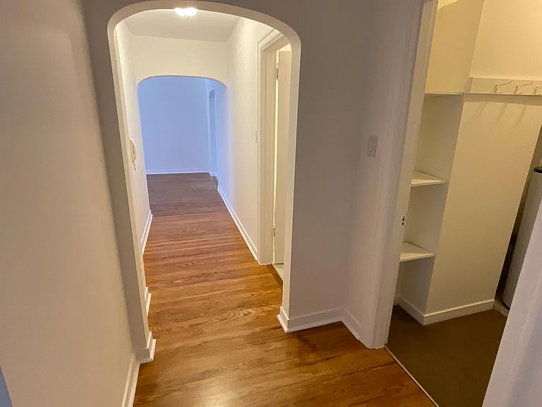 325 Summit Ave E #12 — Photo 11