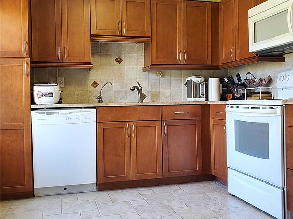 4th image of 175 Main Ave APT 113