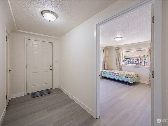 3rd image of 7010 S Yakima Avenue