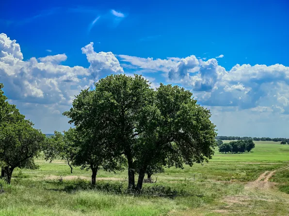 1 Pleasant Valley Rd, Bowie, TX 76230