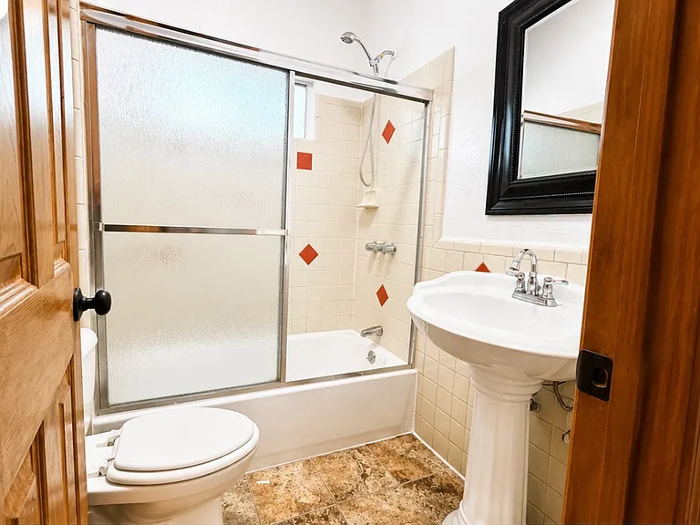1172 N Kingsley Dr #107 — Photo 11