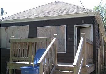 2nd image of 412 E 87th Pl