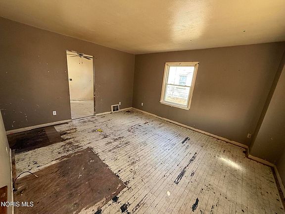 2nd image of 3427 Beaumont Dr