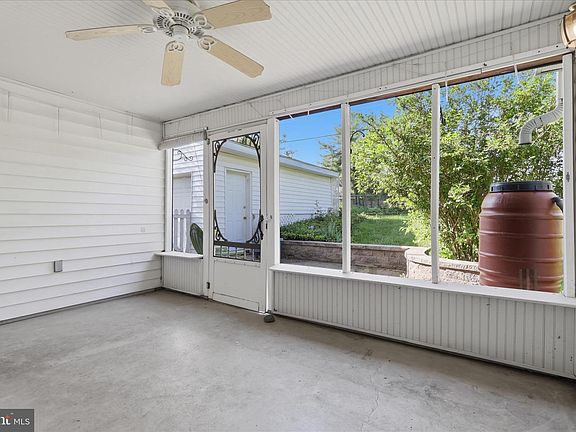 2nd image of 294 Pinoak Dr