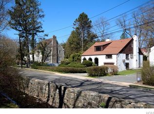 122 E Brookside Dr, Larchmont, NY 10538