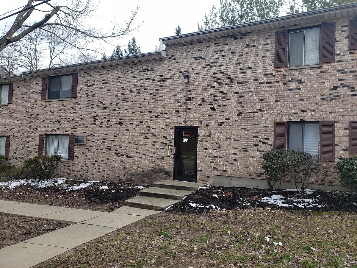 Building Photo - 105 Martin Luther King Dr E #2