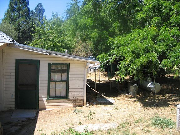 Side to bgackyard view