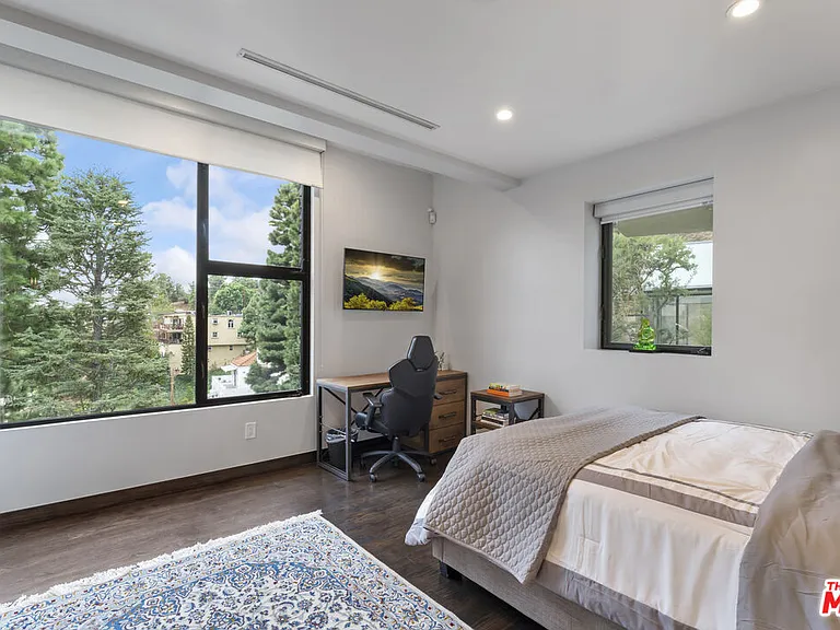 6459 Rodgerton Dr — Photo 35