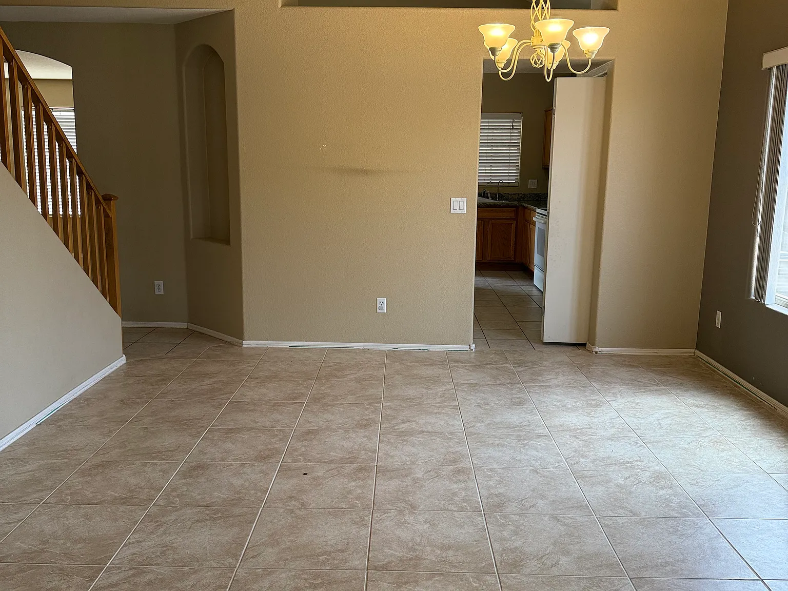 3 bed, 2127 sqft, $2,550 — Photo 2