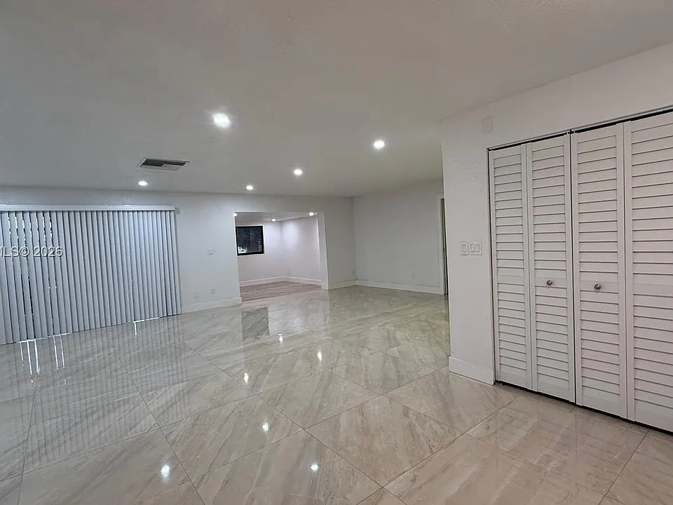 19109 E Lake Dr