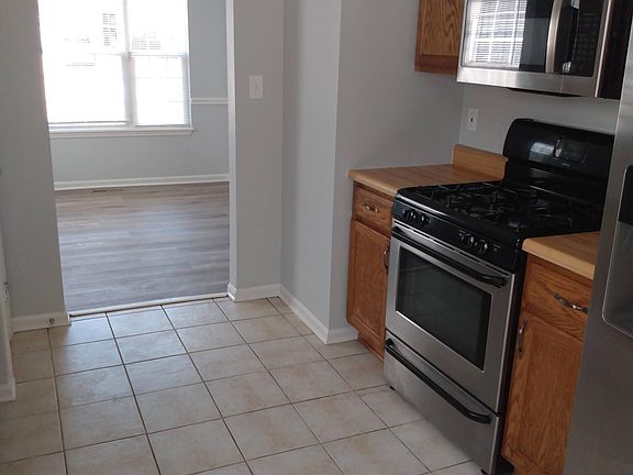 3rd image of 3921 Wayne Ave