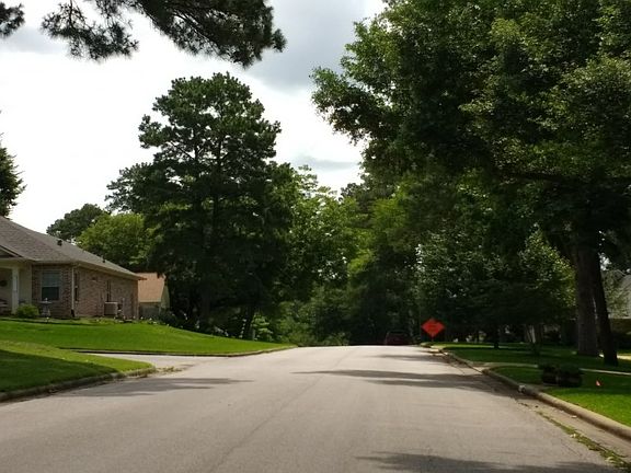 4th image of 814 River Oaks Dr