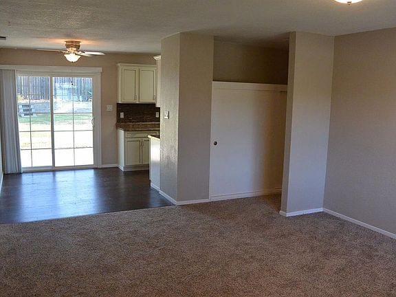 2nd image of 1933 Bowling Green Dr
