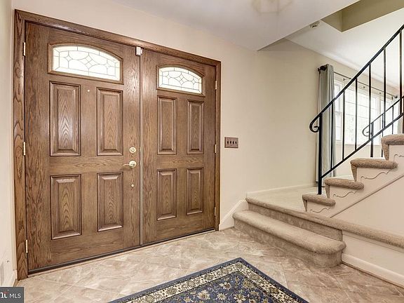 5th image of 8415 Porter Ln