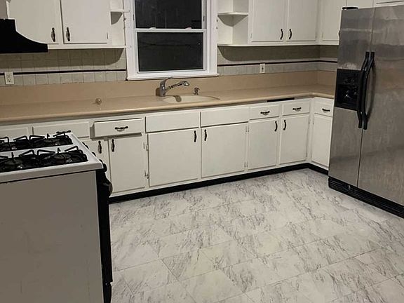 5th image of 42 Boyden Ave APT 1