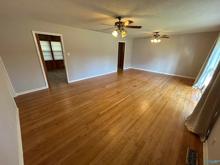1607 Chapman Ave NE — Photo 4