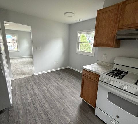 4th image of 610 Madison St