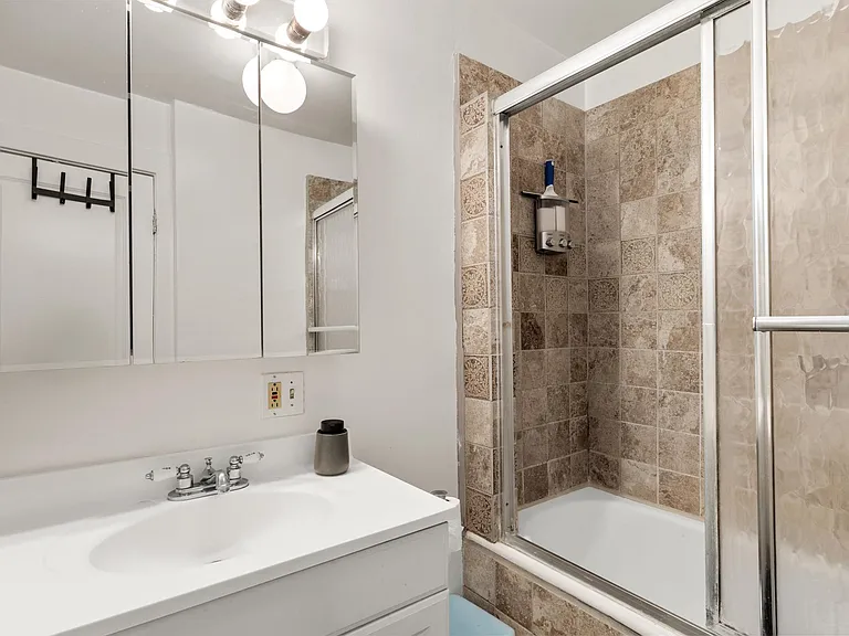 724 Robinson St #704.5 — Photo 11