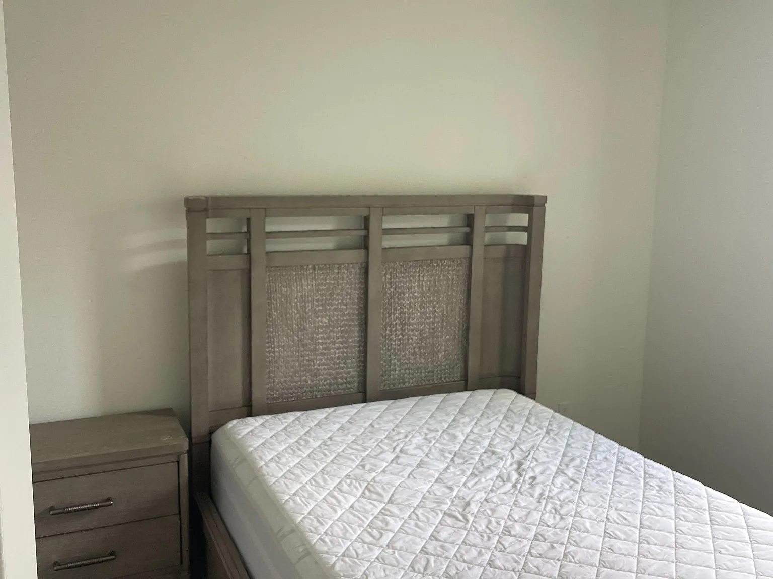 2 bed, 3.0 bath, 2400 sqft, $979 — Photo 2