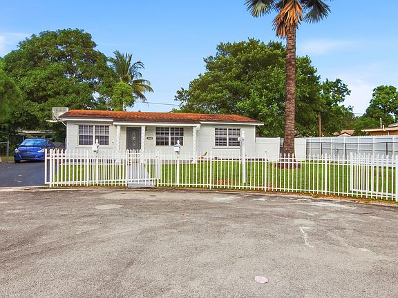 3rd image of 3907 SW 59TH Avenue #1