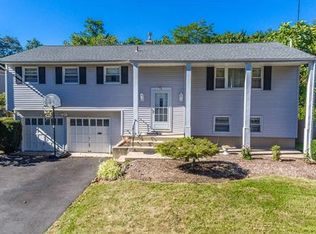 14 Gifford Rd, Somerset, NJ 08873