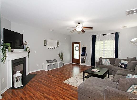 4th image of 228 Flanders Dr