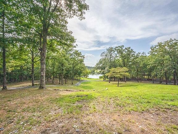 5th image of 161 Sugartree Ln