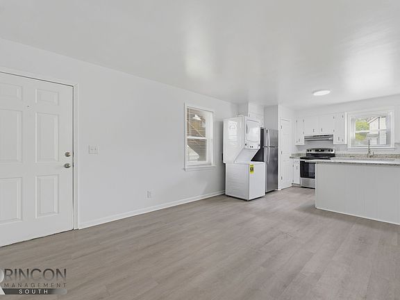 4th image of 4025-4031 Bamberg Ave #4025-4