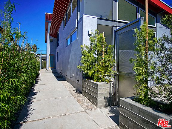 2nd image of 806 6th Ave APT 3