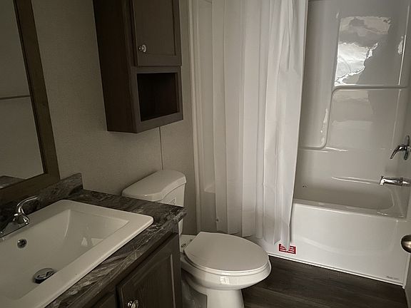 4th image of 2 Willow Dr #83