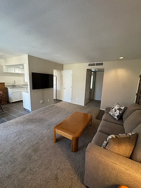 1 bed, 784 sqft, $1,800 — Photo 2