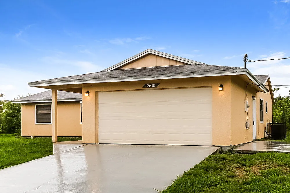 3 bed, 2.0 bath, 1654 sqft, $2,715 — Photo 4