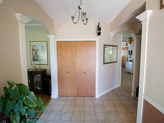 2nd image of 208 W 31st St